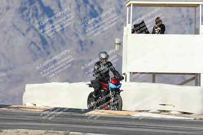 media/Dec-01-2025-Moto Forza (Mon) [[2daa91e15f]]/3-Beginner Group/Session 4 Turn 9/